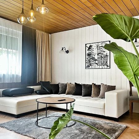 Papas Apartment Лесце Екстер'єр фото
