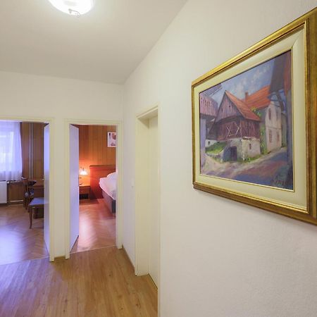 Papas Apartment Лесце Екстер'єр фото