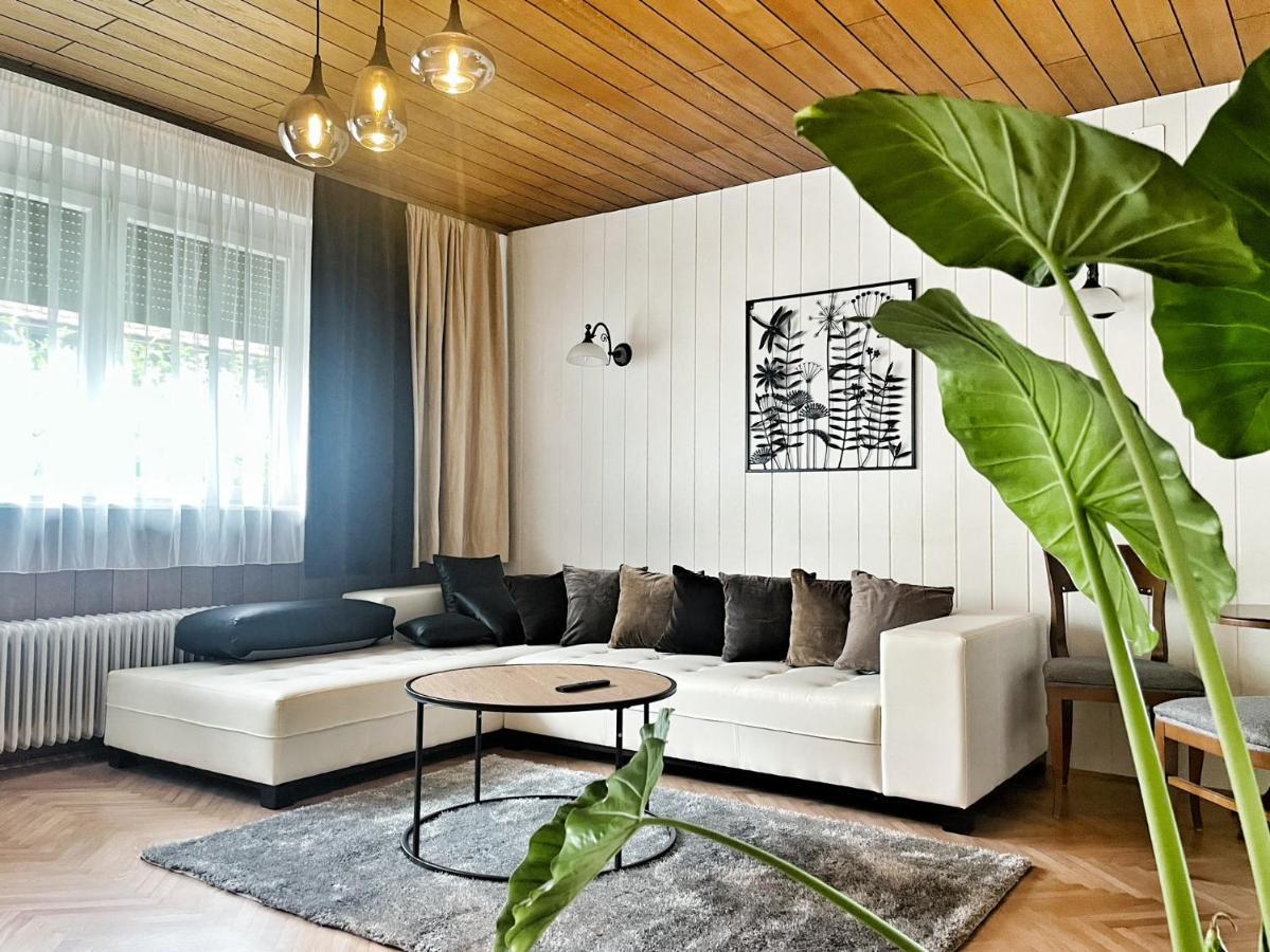 Papas Apartment Лесце Екстер'єр фото