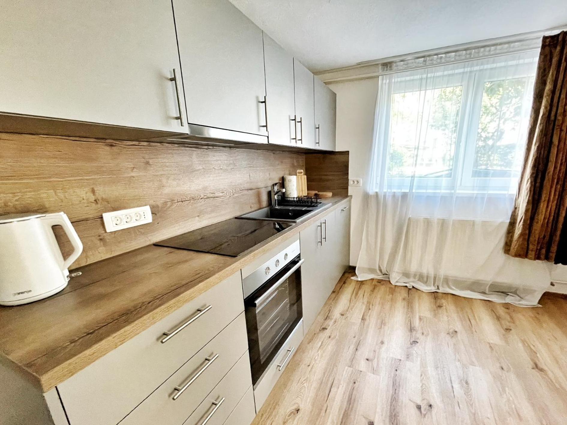 Papas Apartment Лесце Екстер'єр фото