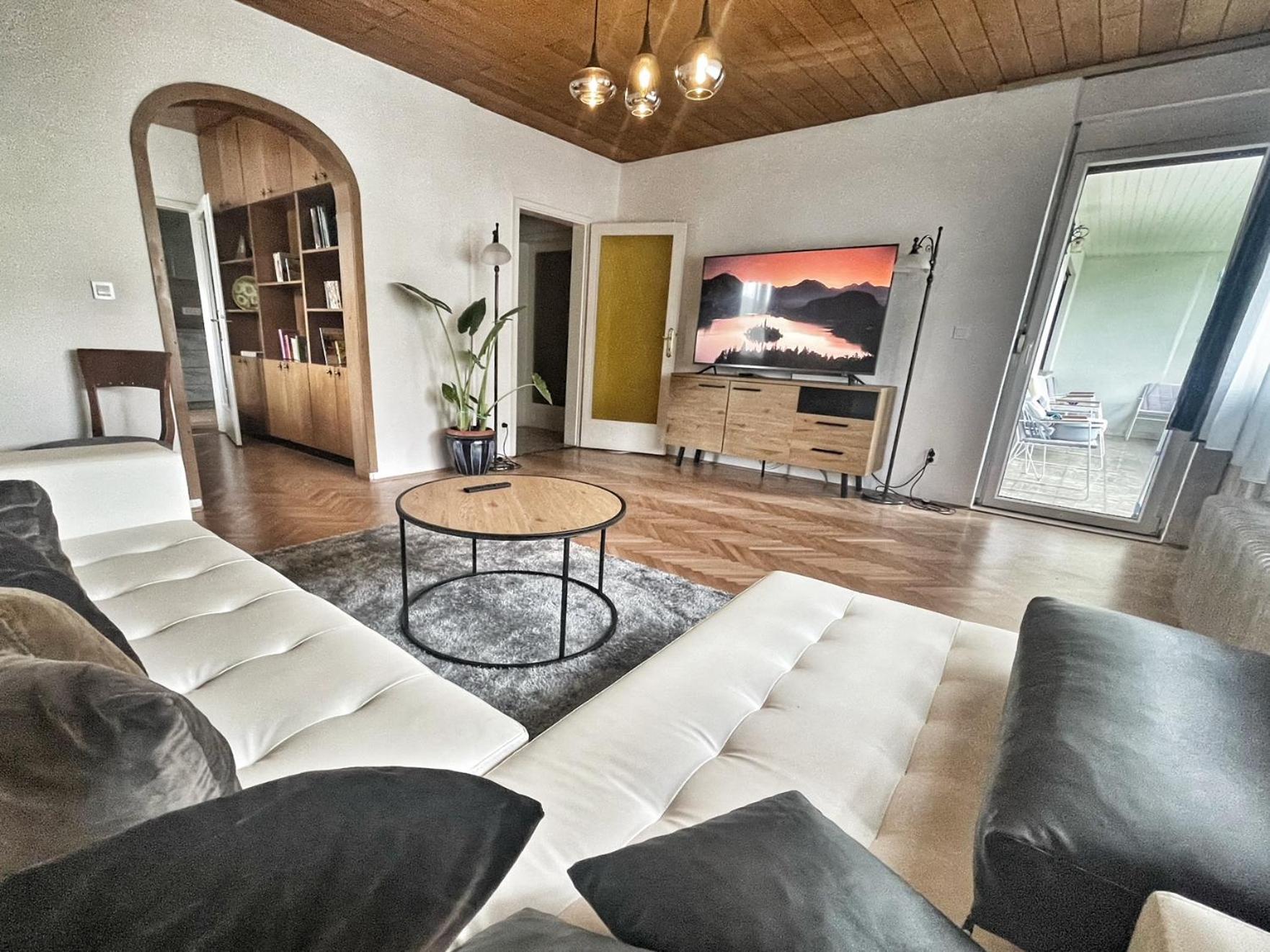 Papas Apartment Лесце Екстер'єр фото