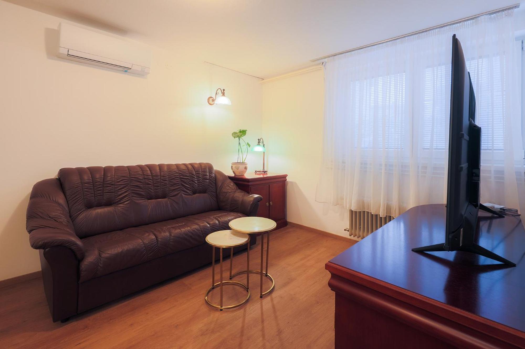 Papas Apartment Лесце Екстер'єр фото