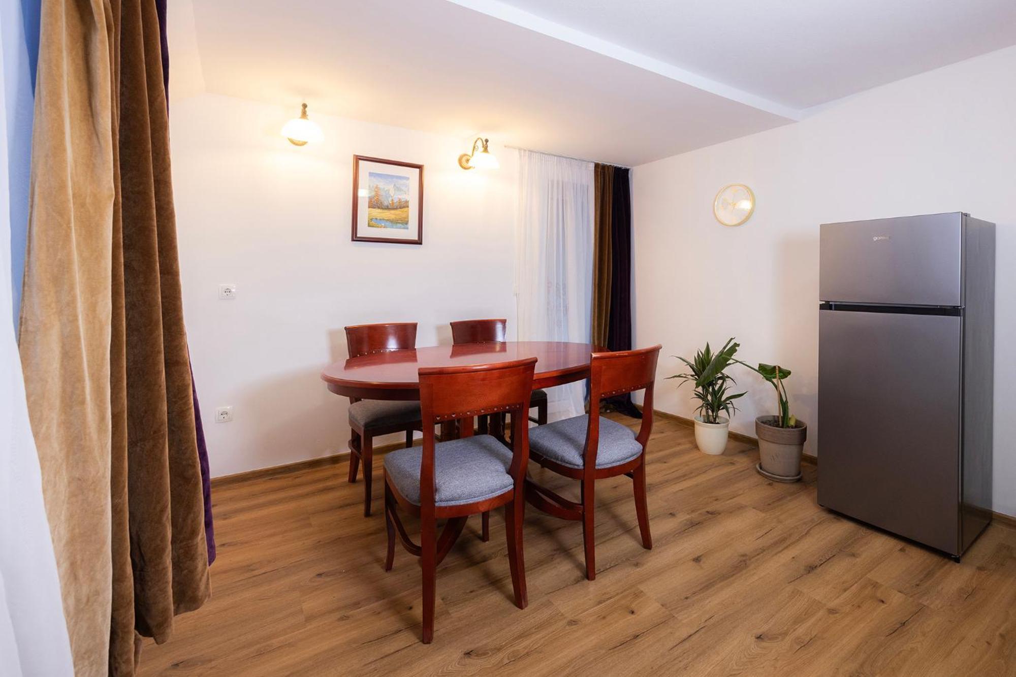 Papas Apartment Лесце Екстер'єр фото