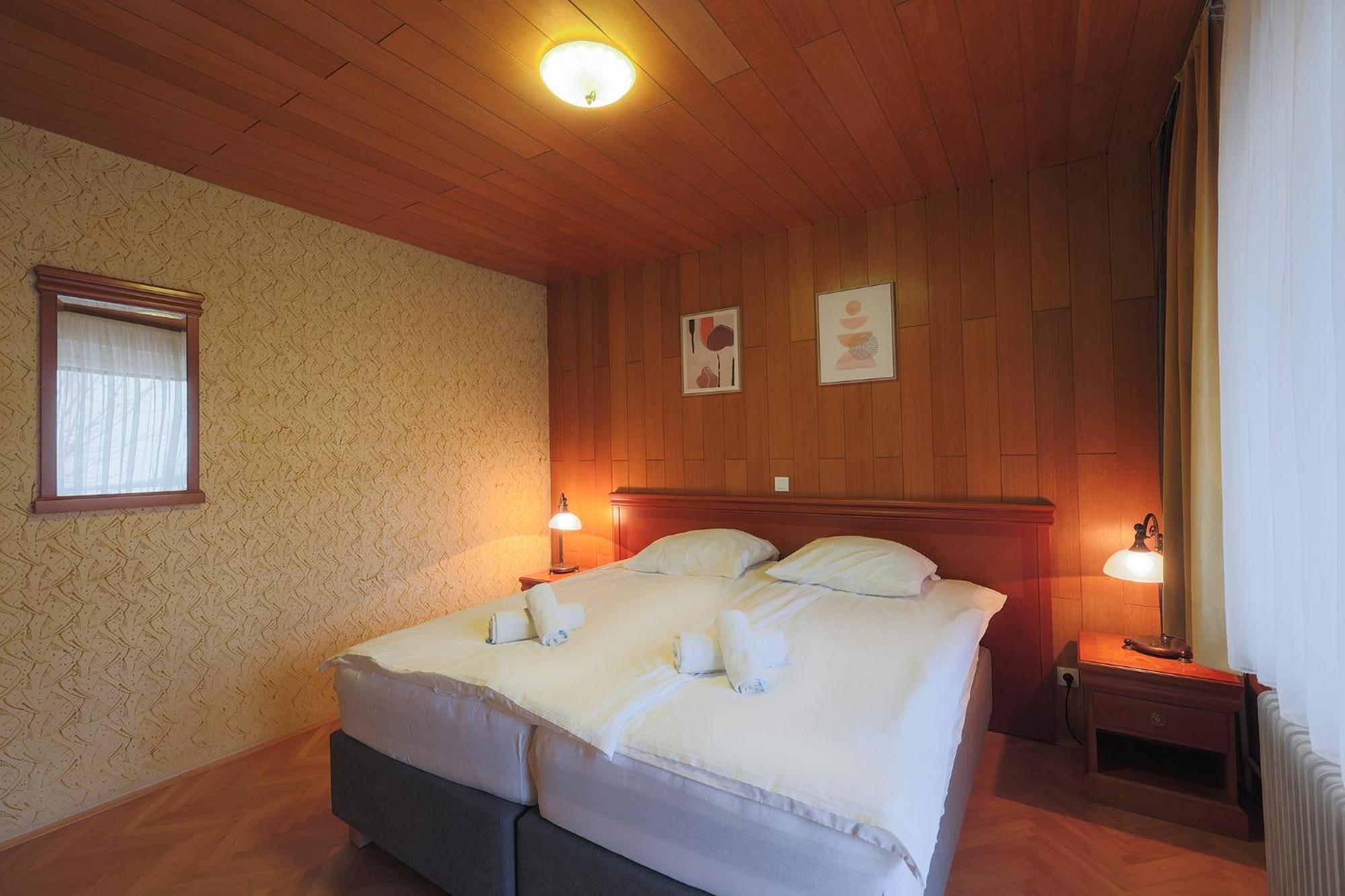 Papas Apartment Лесце Екстер'єр фото