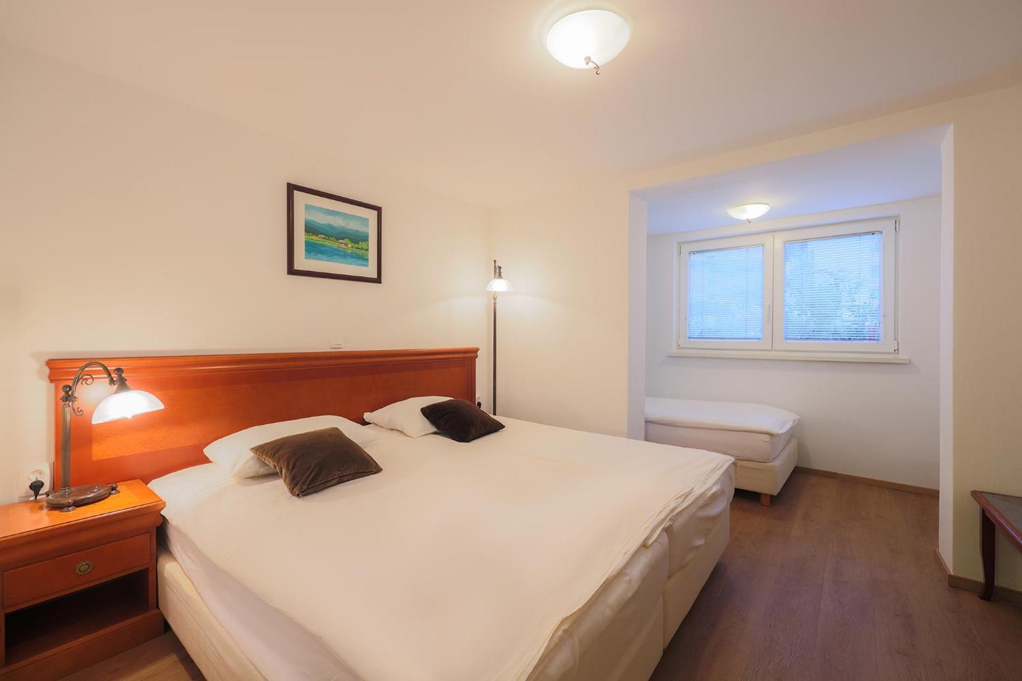 Papas Apartment Лесце Екстер'єр фото
