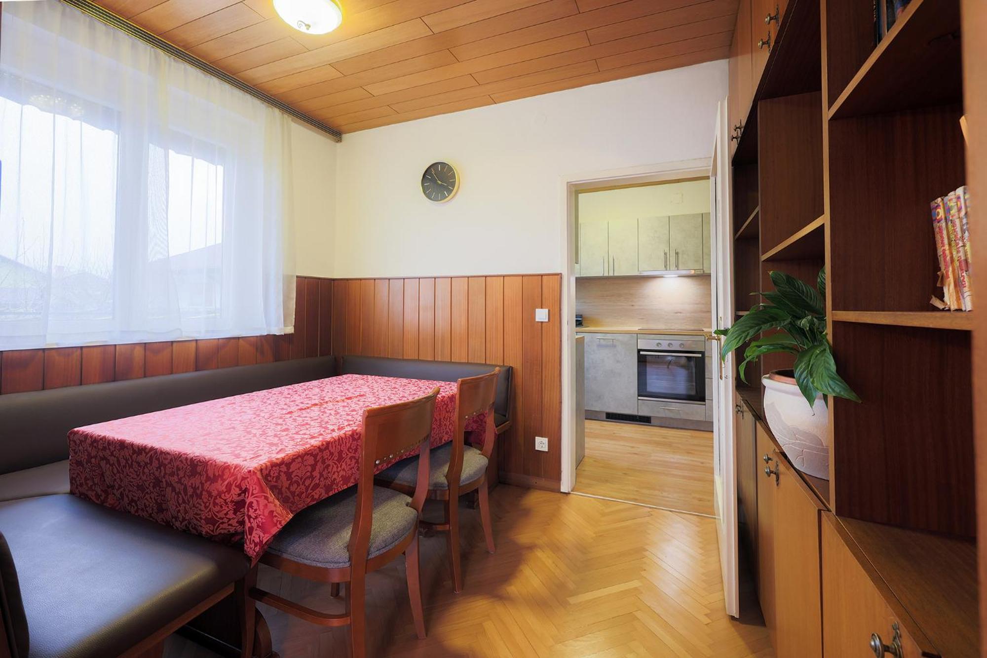 Papas Apartment Лесце Екстер'єр фото