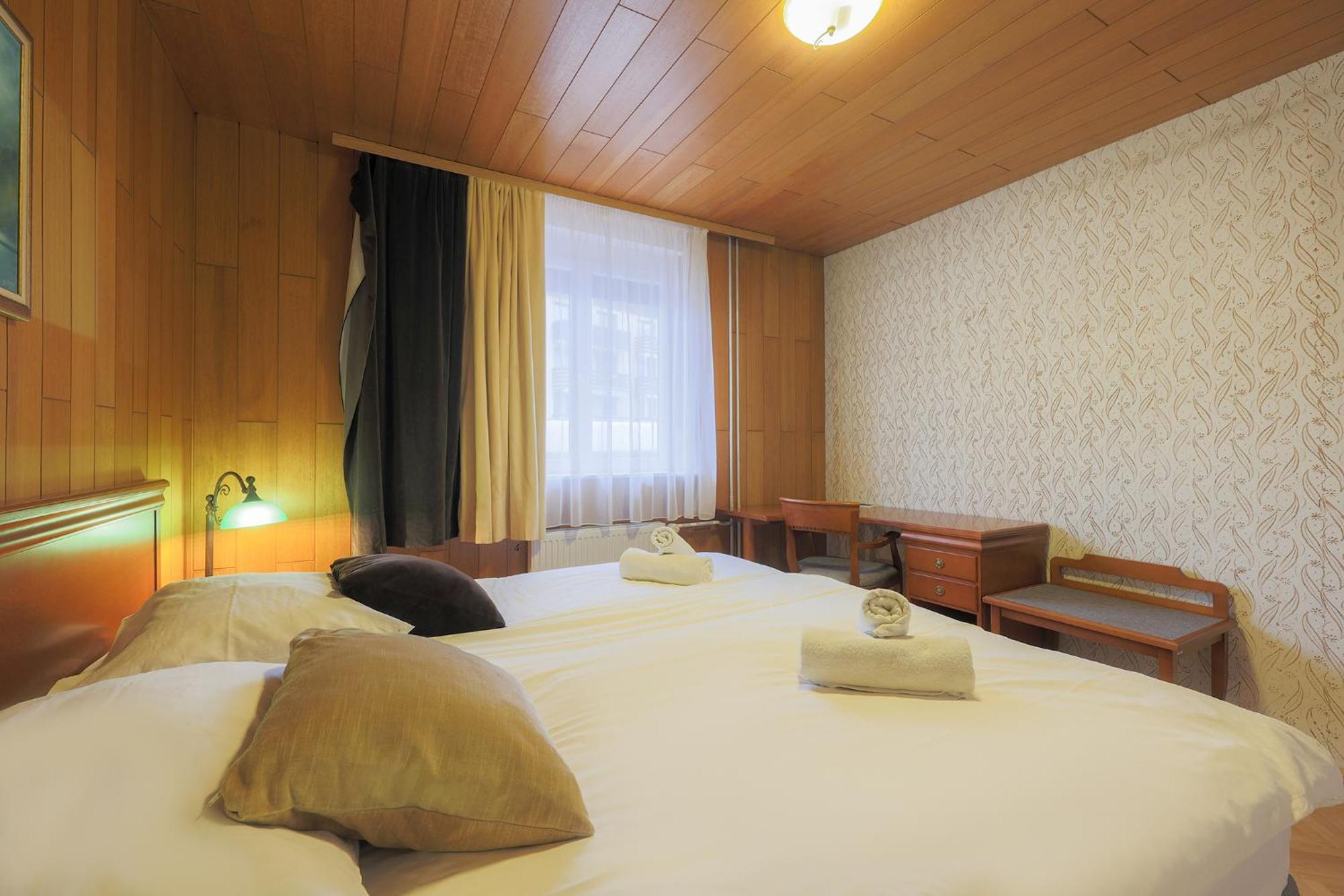 Papas Apartment Лесце Екстер'єр фото