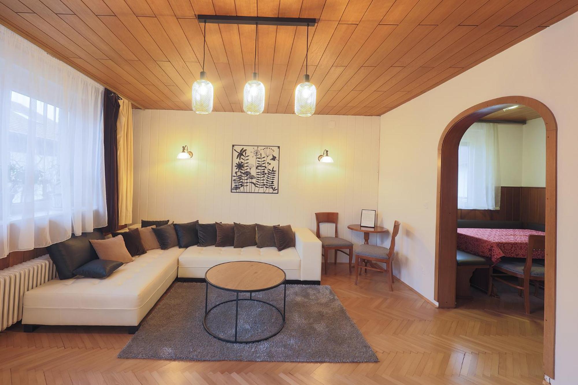 Papas Apartment Лесце Екстер'єр фото