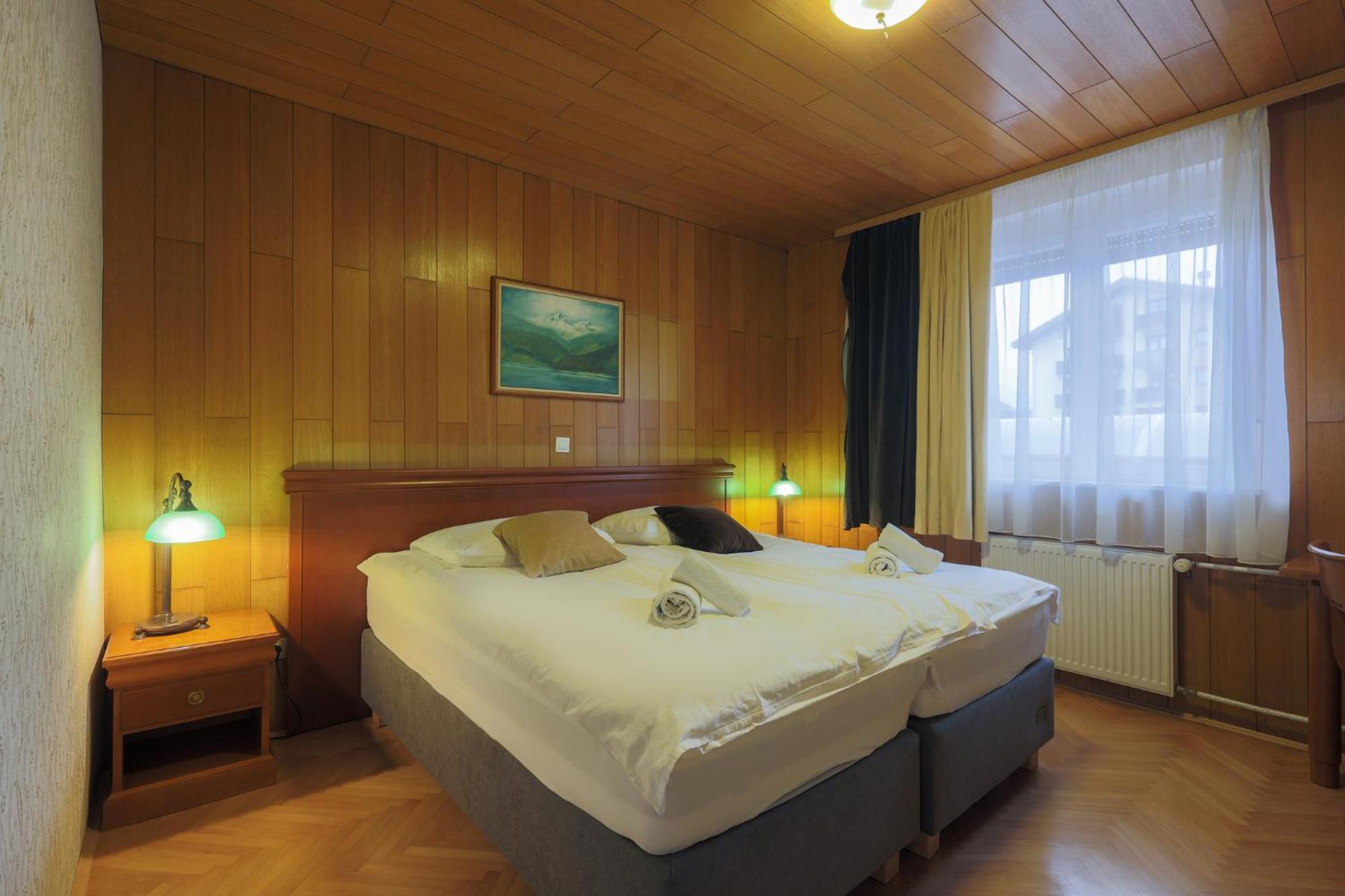 Papas Apartment Лесце Екстер'єр фото